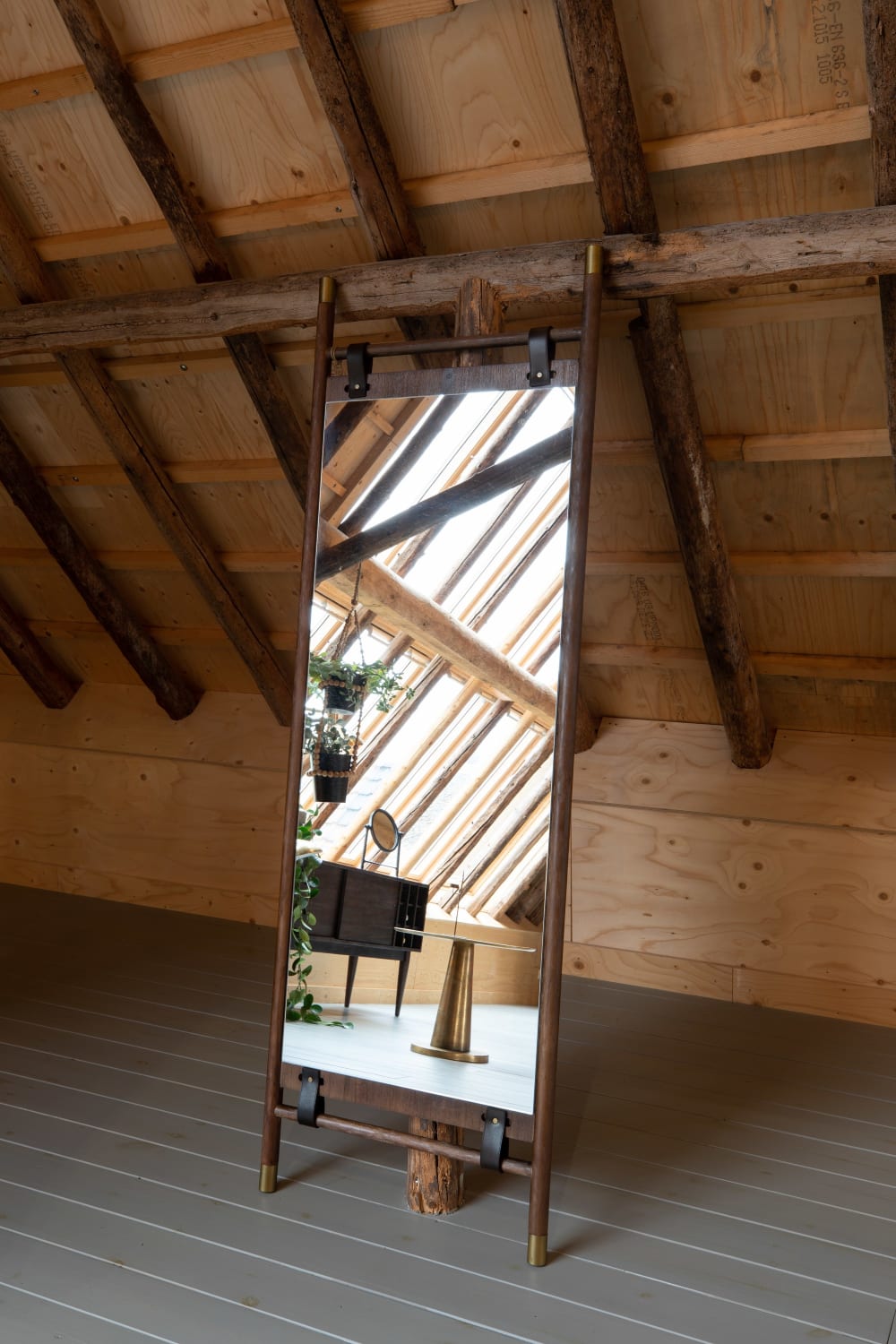 Miroir sur pieds en bois marron - Maisons du Monde