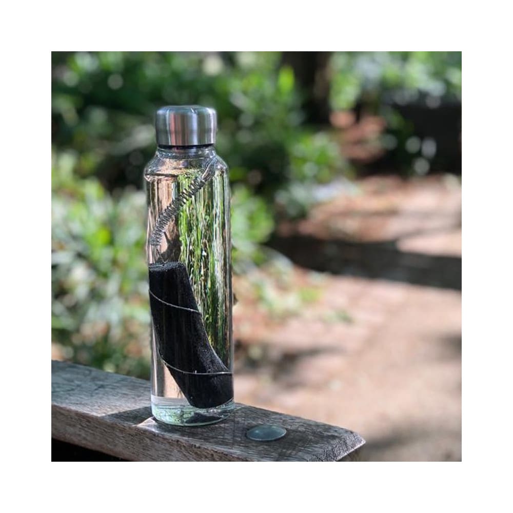 Bouteille et charbon purificateur d'eau olive 800ml - Maisons du Monde