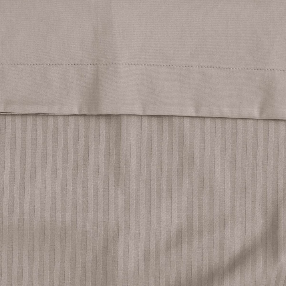 Housse de couette rayée réversible en satin taupe 240x220 cm — vue 4