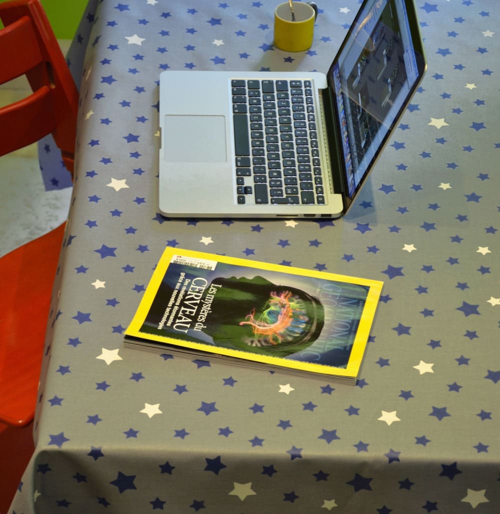 Nappe enduite coton bleue carrée 120 x 120 cm