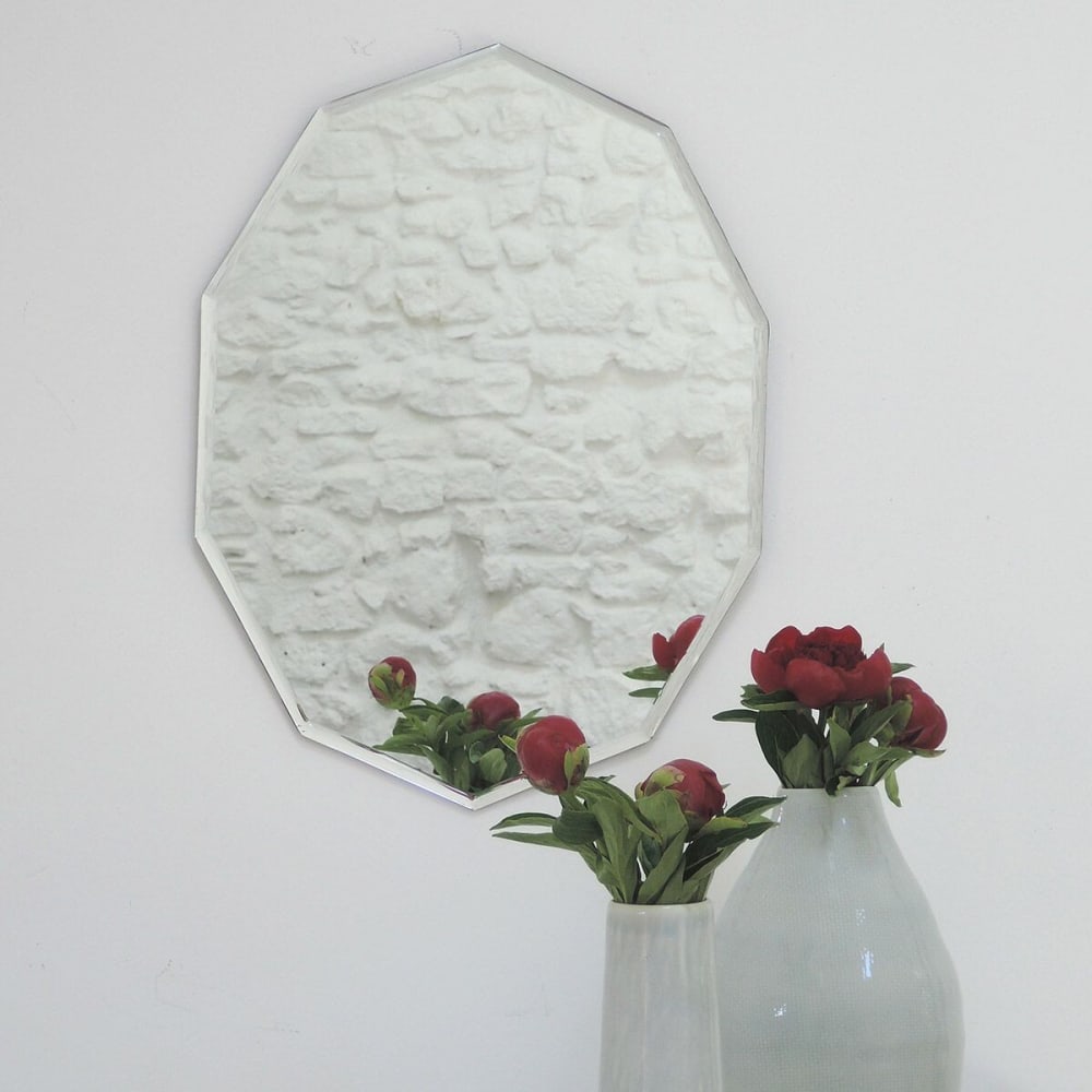 Espejo ovalado decagonal biselado plateado 59 x 44 cm - Maisons du Monde