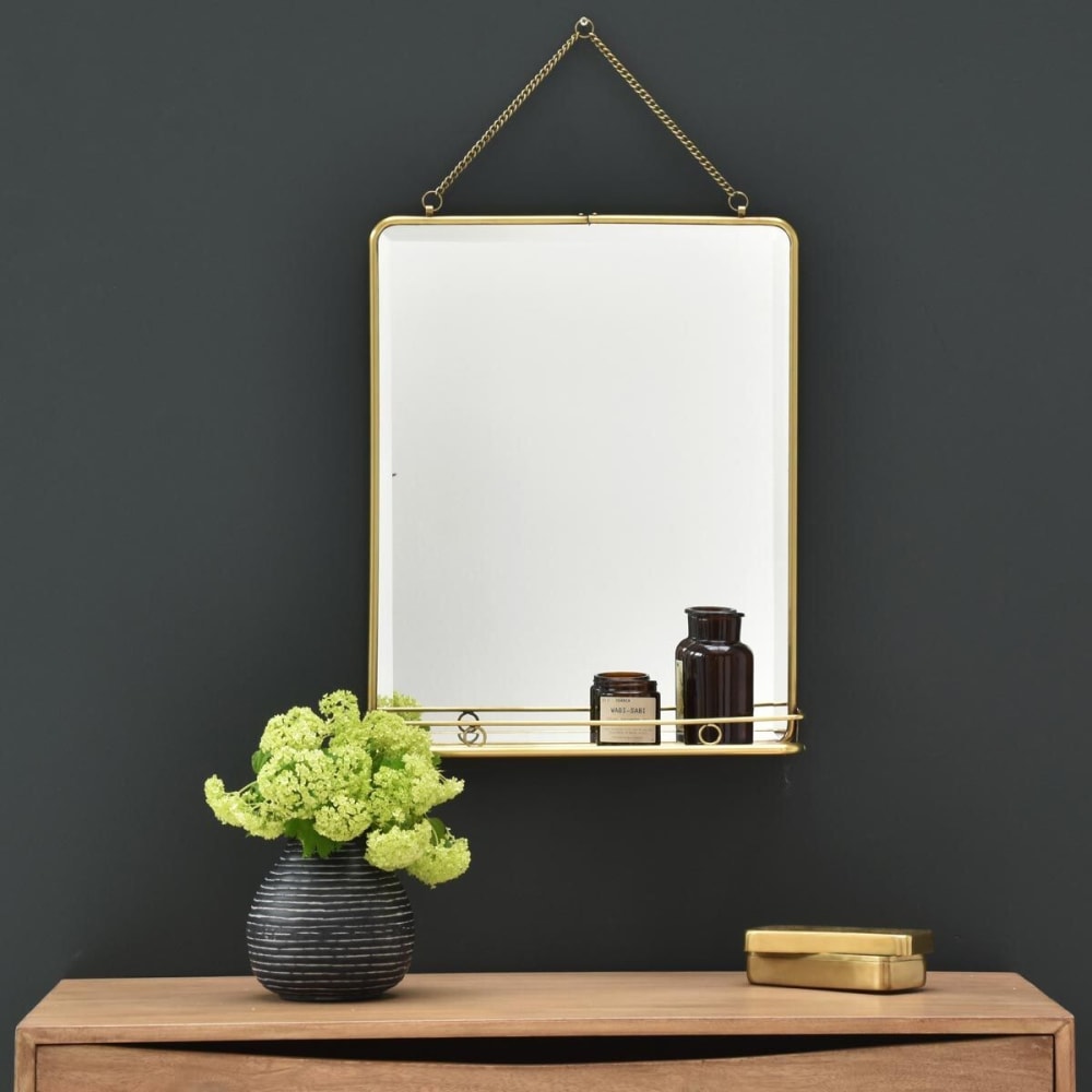 Espejo rectangular de latón dorado con estante 40 x 52 cm - Maisons du Monde