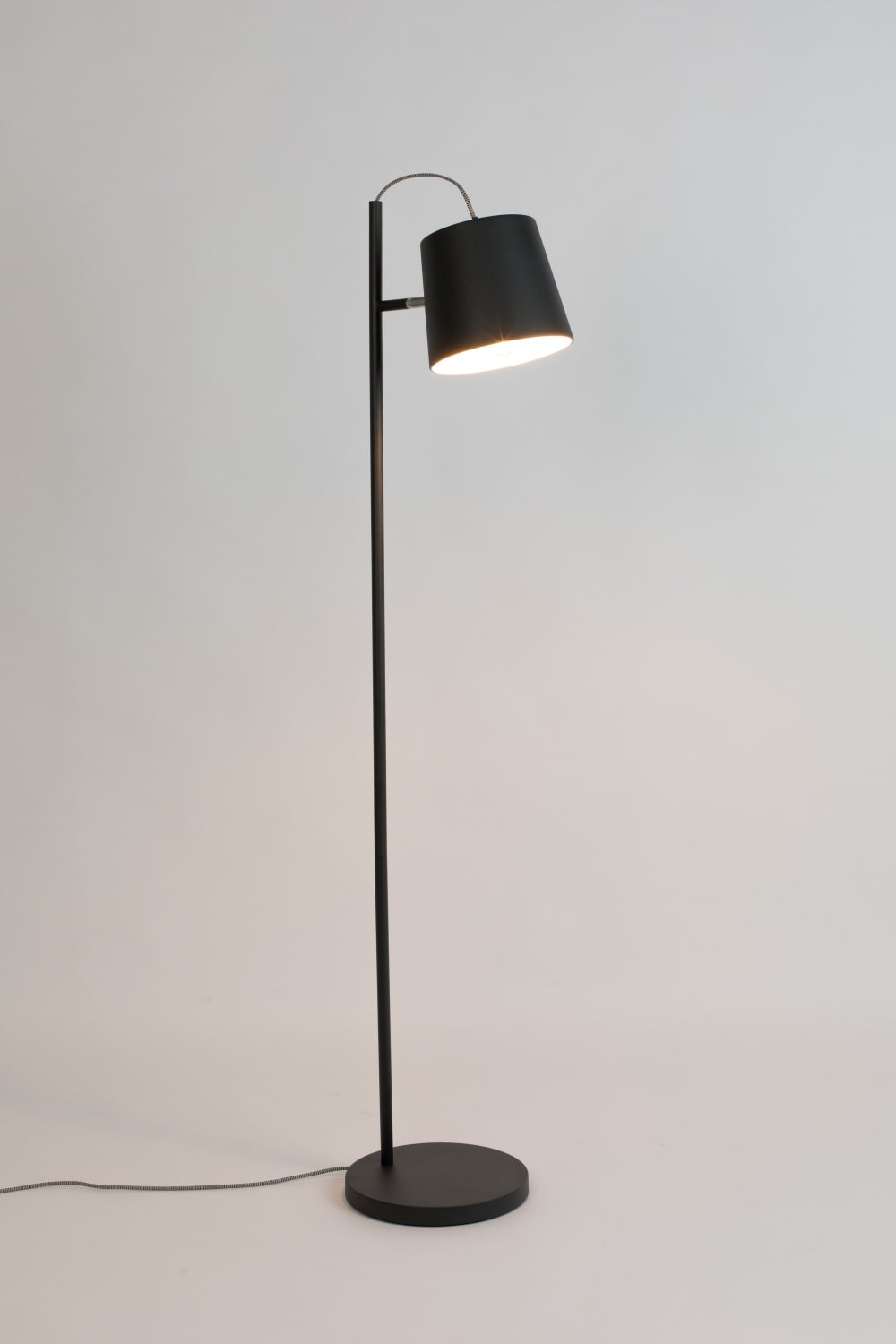 Lampadaire en métal noir - Maisons du Monde