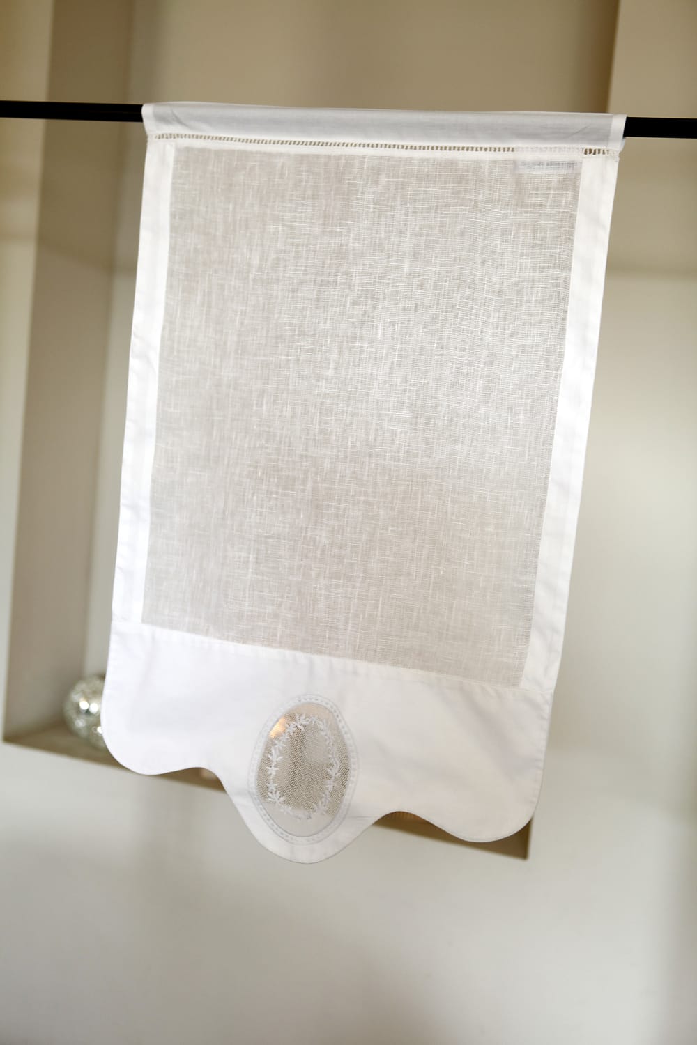 Tendina in lino bianca con ricami 60X120 CM - Modello Classico chic - Lino