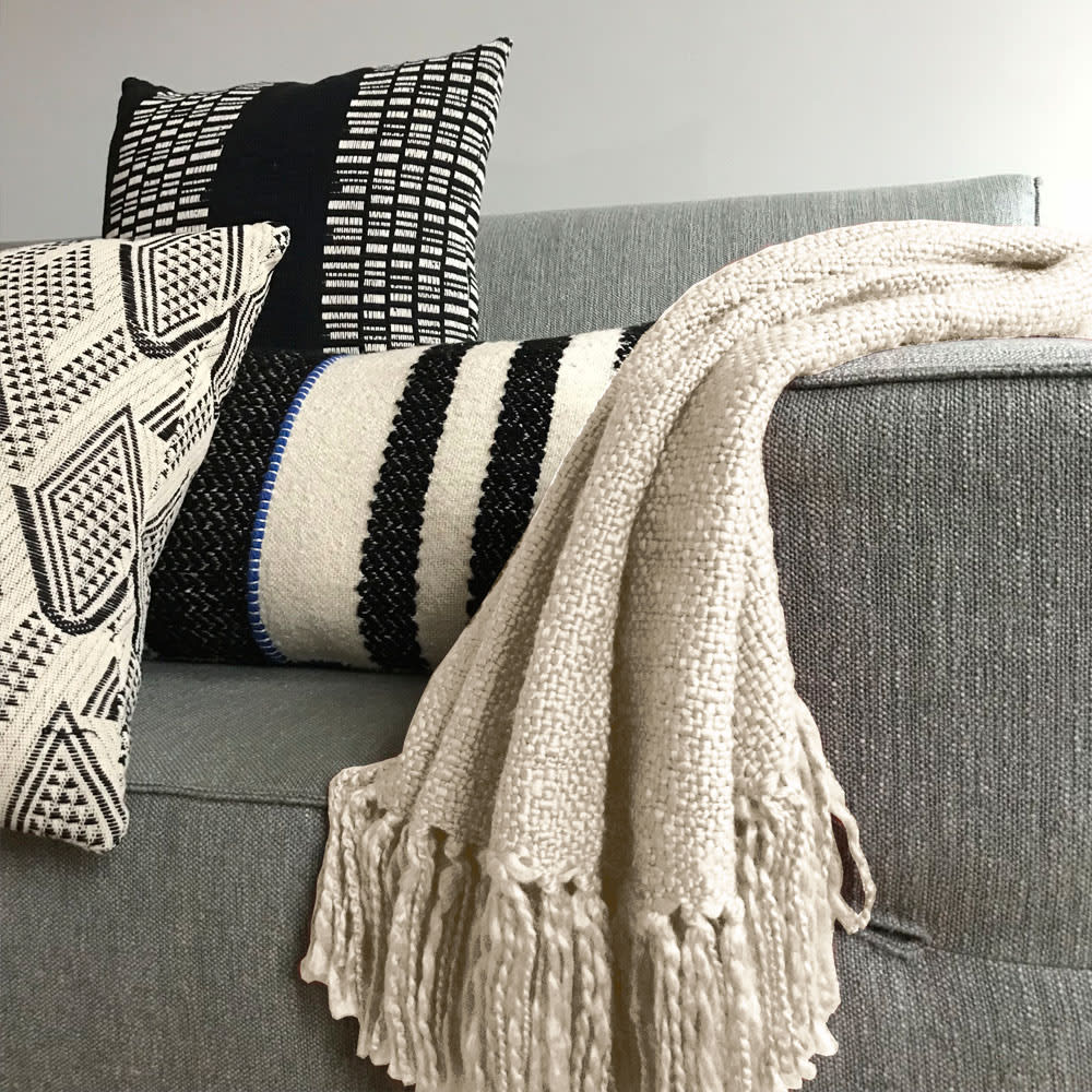 MALAGOON Utilisez ce magnifique plaid pour vous réchauffer ou décorer votre maison