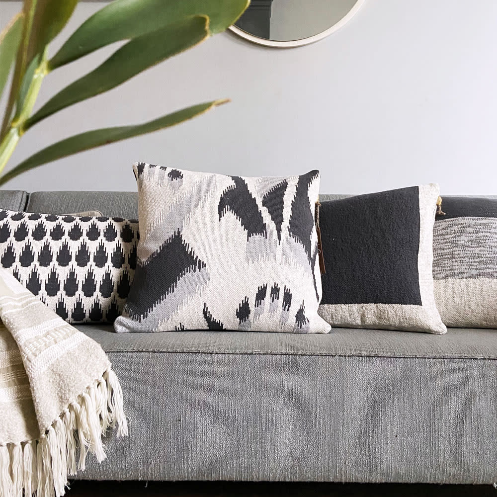 Coussin ikat tricoté anthracite 50x50 - Maisons du Monde
