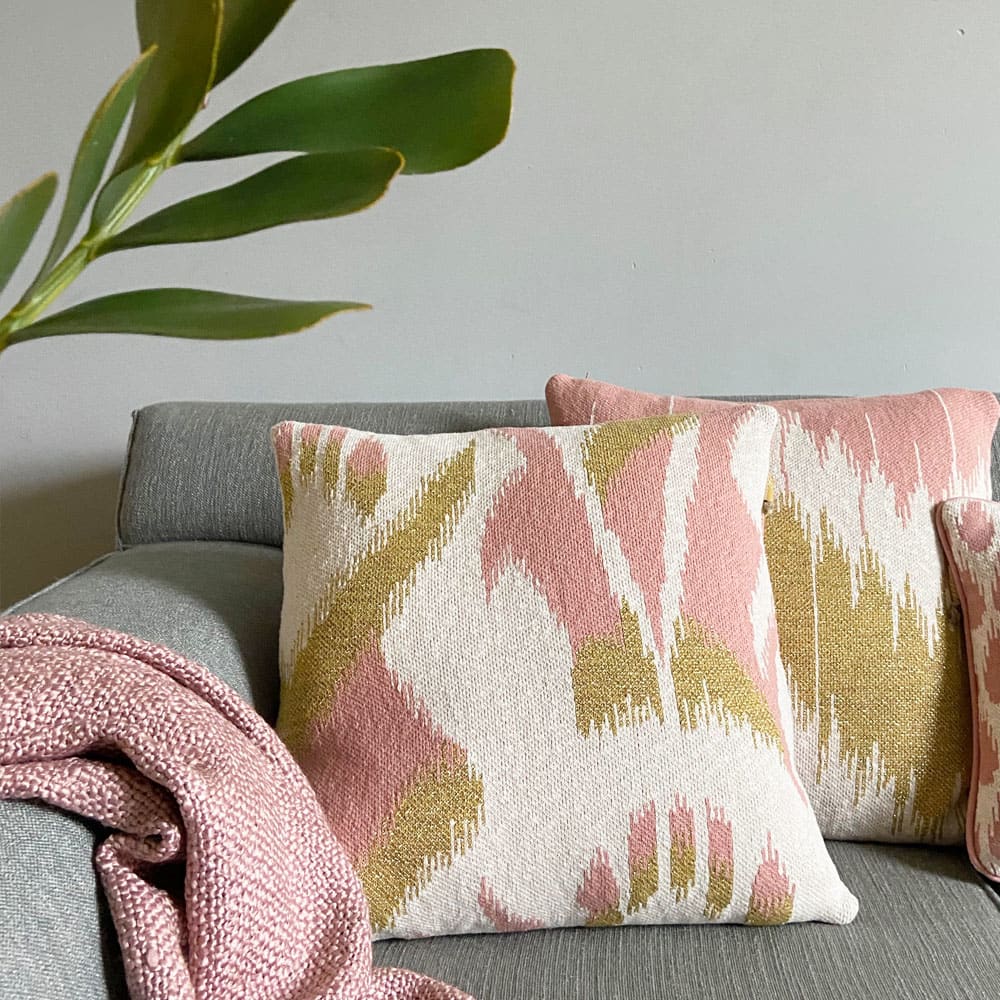 Coussin ikat tricoté rose 50x50 - Maisons du Monde