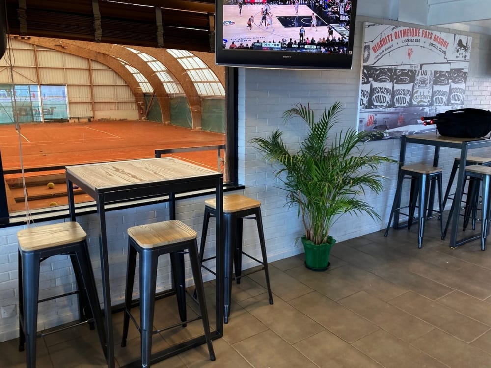 Tabouret de bar en acier et bois clair