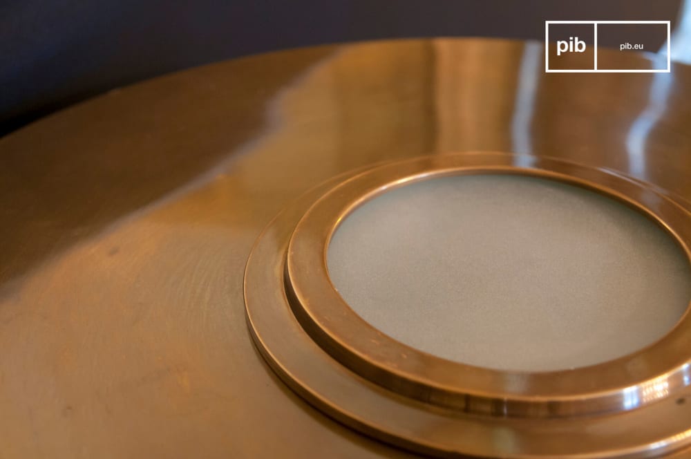 Lampe de table en laiton doré — vue 4