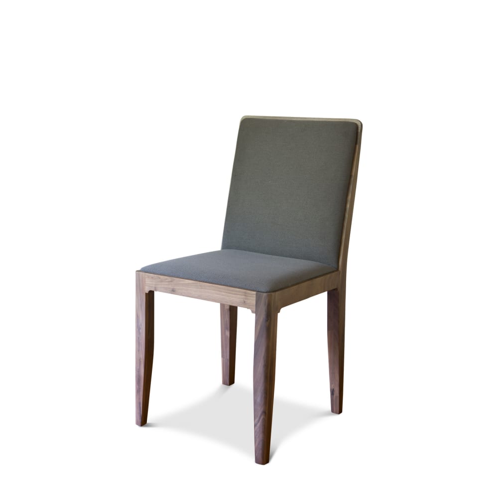 chaise en noyer marron