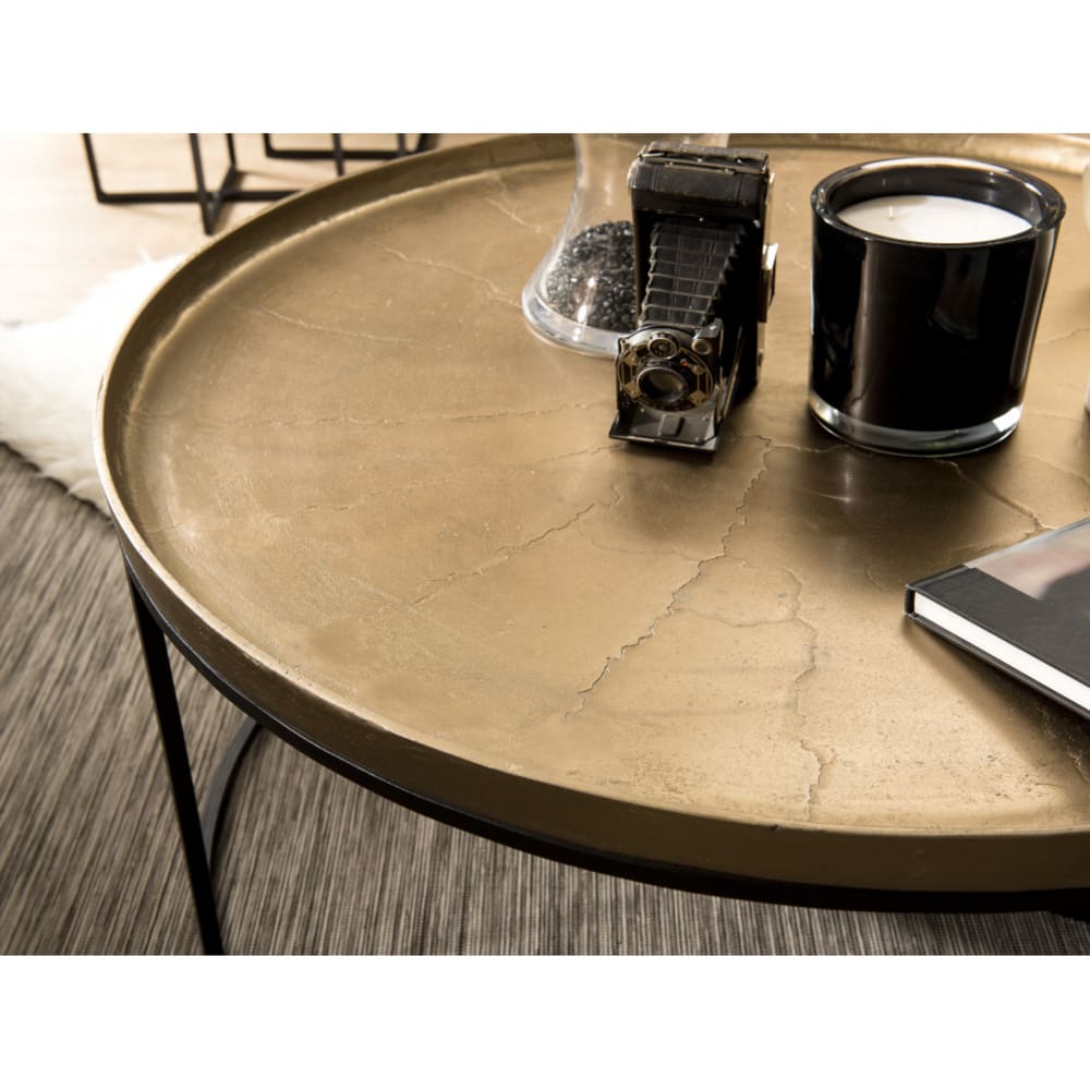 Mesa de centro redonda de aluminio dorado y patas de metal negro d88 - Maisons du Monde