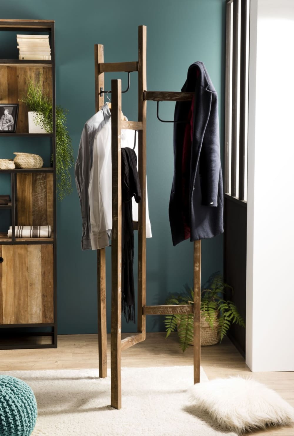 Perchero marrón de teca reciclada y metal de 57x50x199 cm - Maisons du Monde
