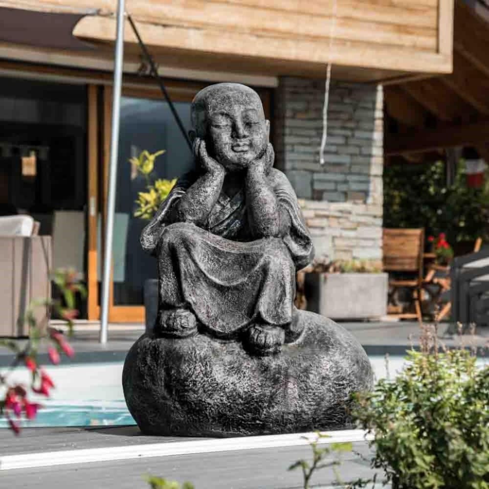 Estatua monje shaolín pensativo pátina gris 80 cm - Maisons du Monde