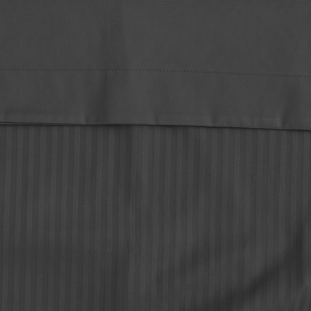 Housse de couette rayée réversible en satin anthracite 240x220 cm — vue 4