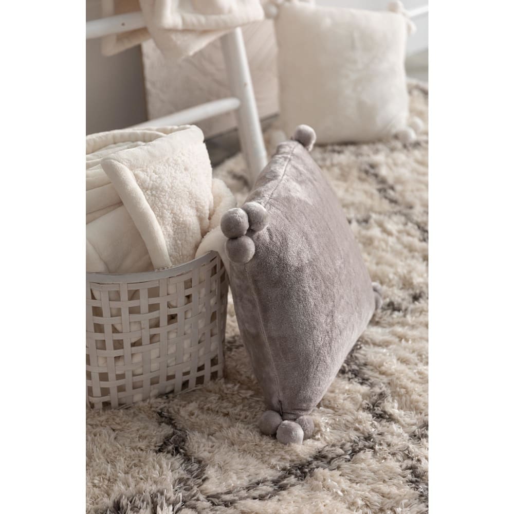 Coussin tender pompons en polyester perle 45 x 45 cm — vue 4
