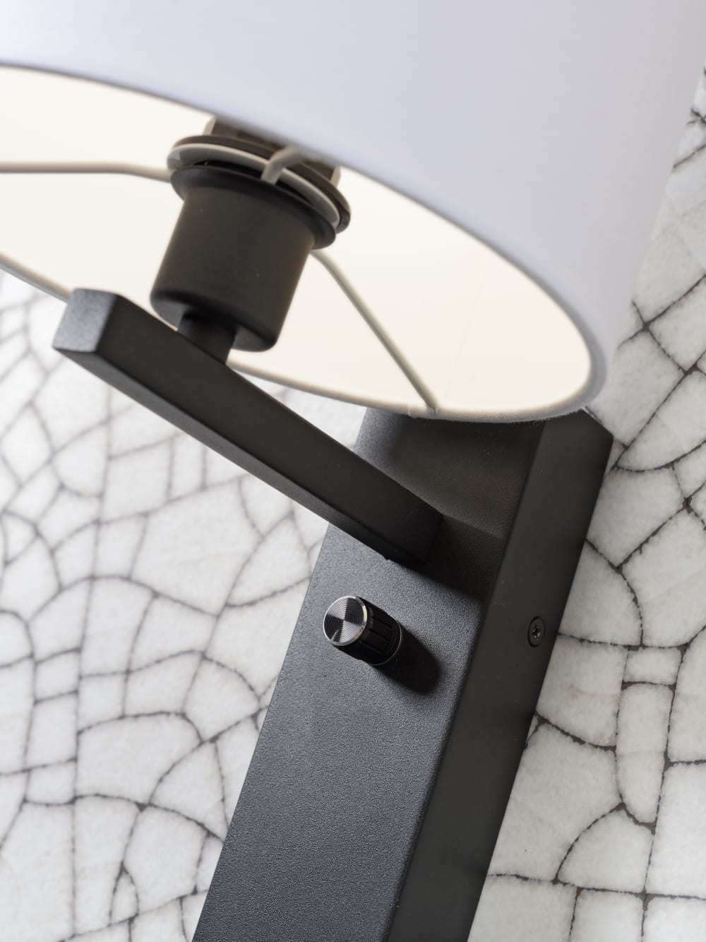 Applique noire avec tablette et abat-jour H42cm