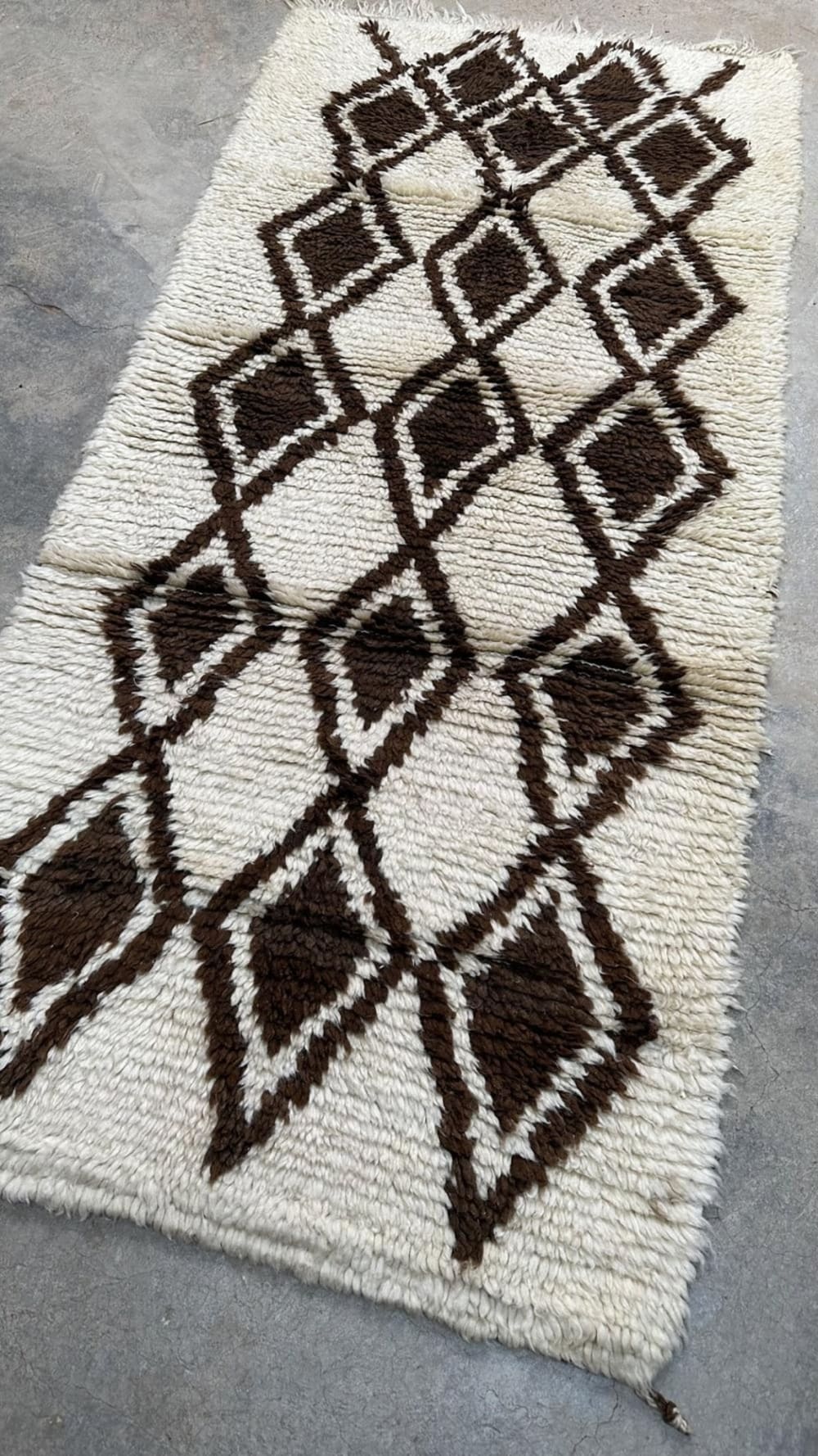 Tapis berbere marocain pure laine noir 97 x 214 cm - Maisons du Monde
