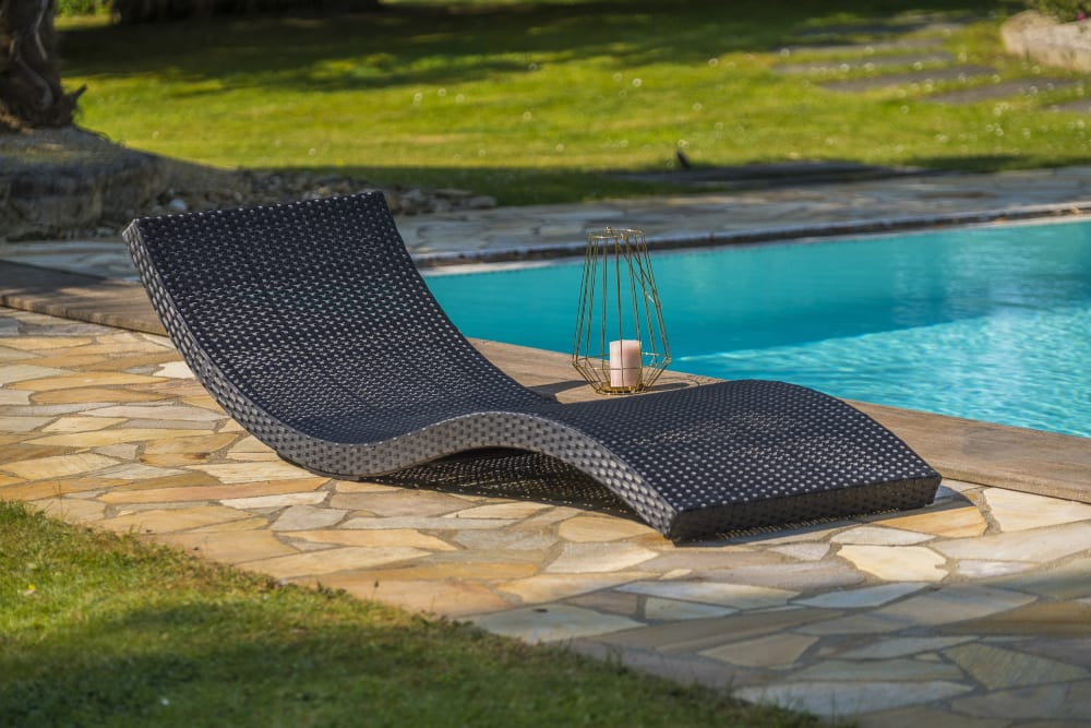 Bain de soleil en résine tresséee - Maisons du Monde