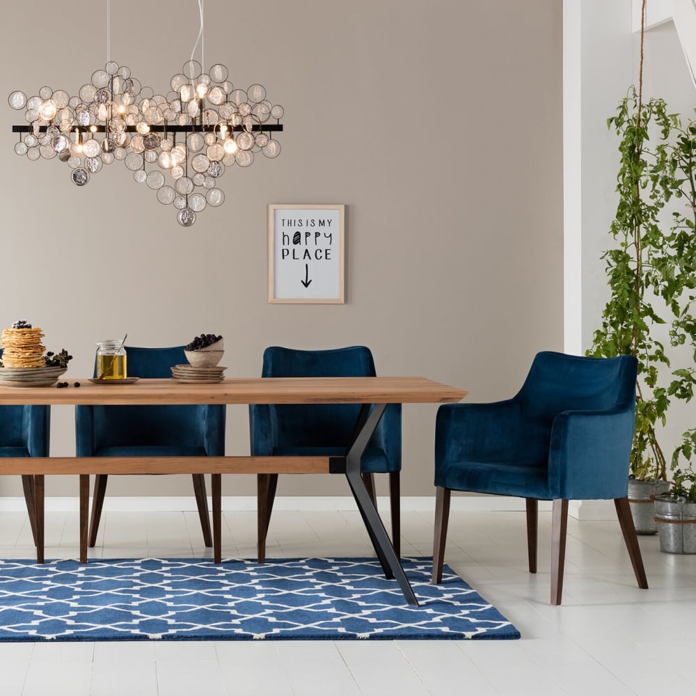 Stuhl mit Armlehnen in Samt-Optik, blau - Maisons Du Monde