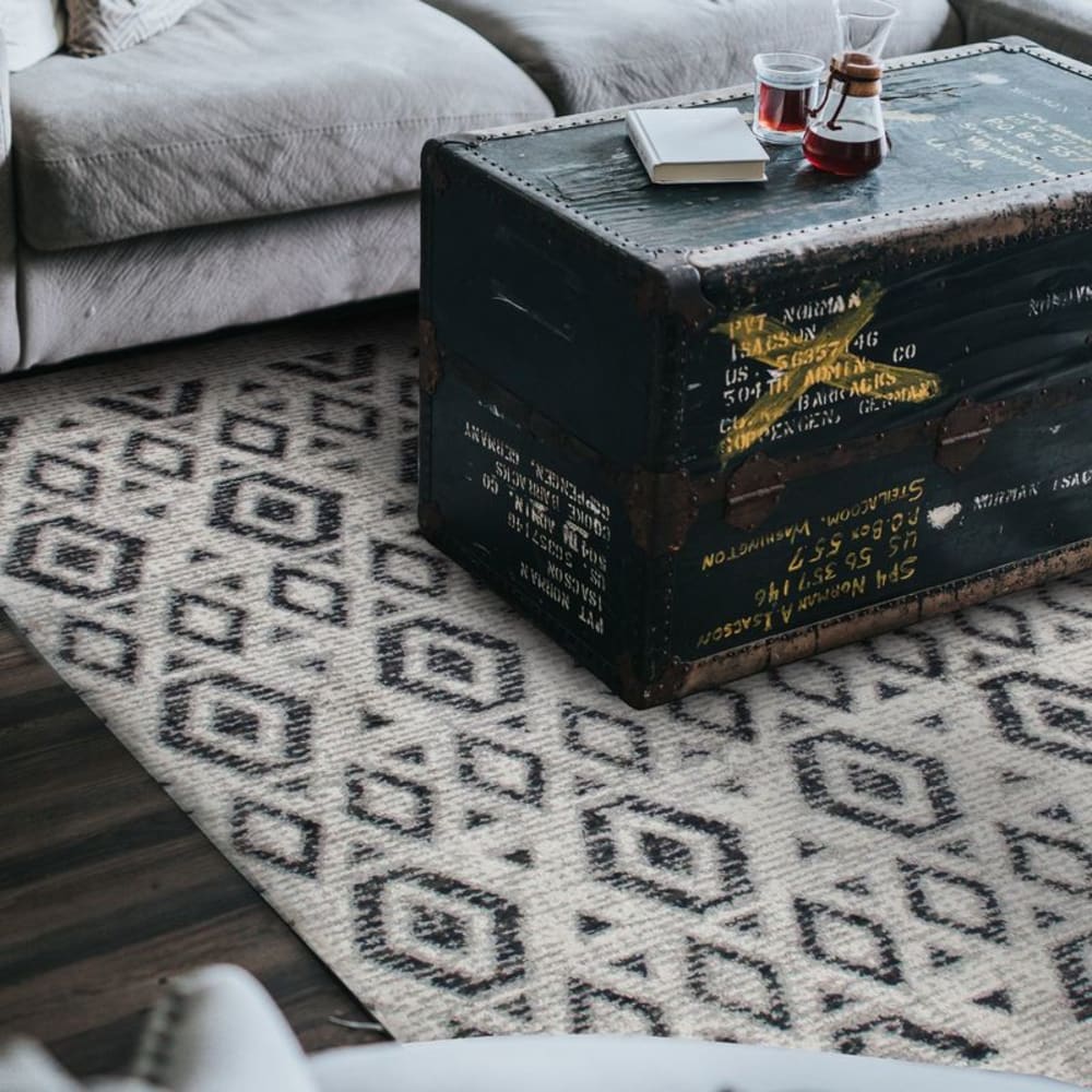 Tapis esprit scandinave à motifs losanges gris beige 120x170 — vue 3