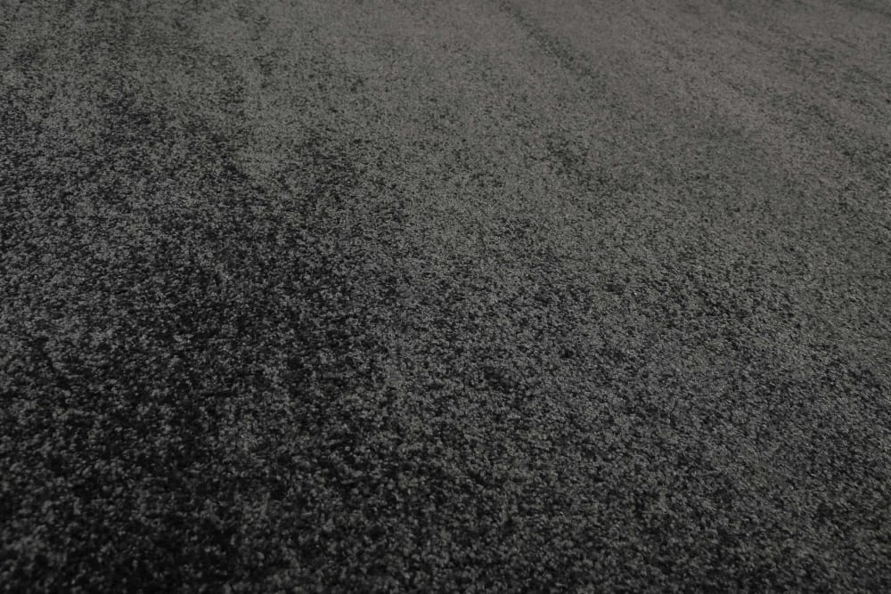 Tapis uni anthracite chiné belle densité et qualité 133x200 — vue 4