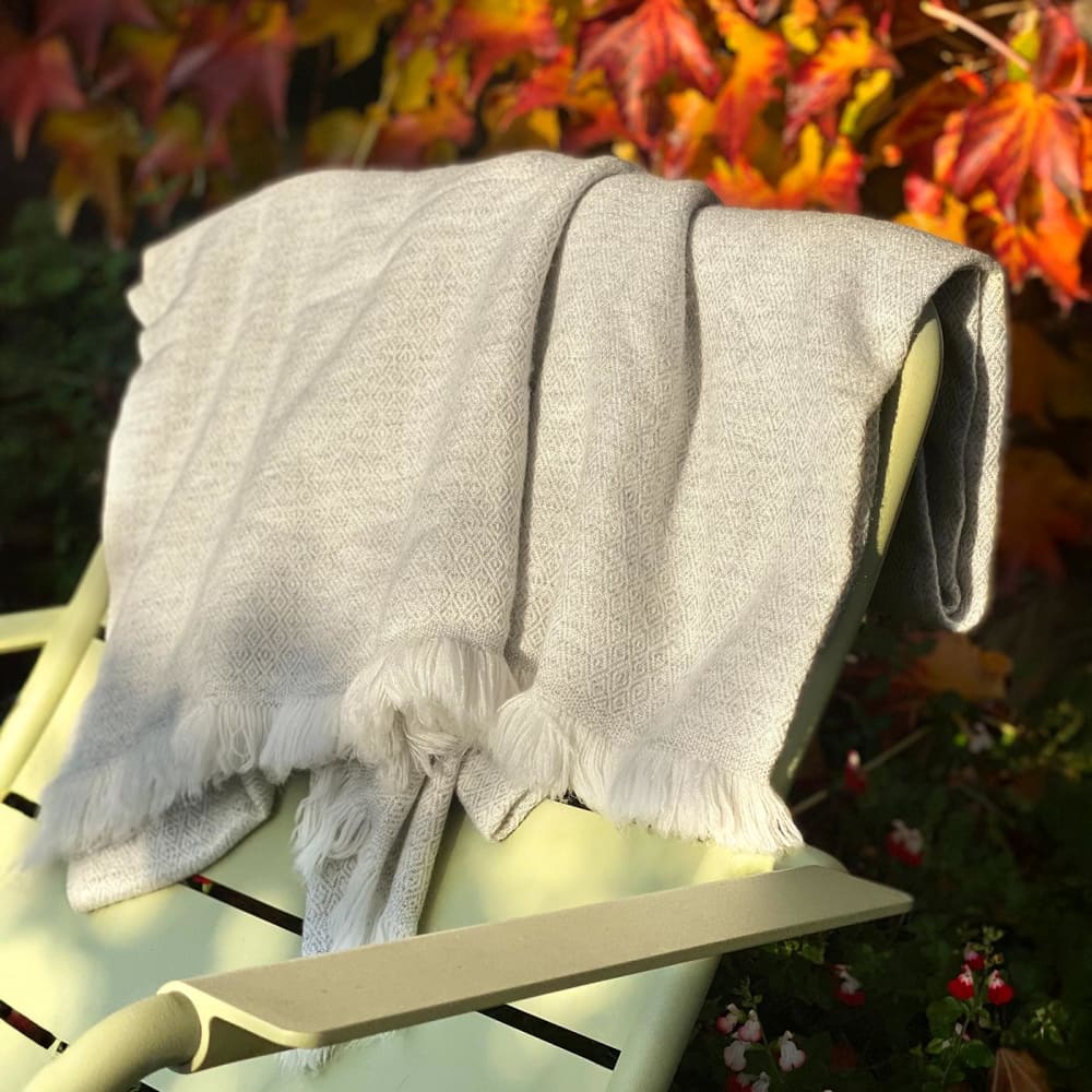 Plaid cachemire et laine léger motif diamant gris argenté 130 x 230 cm