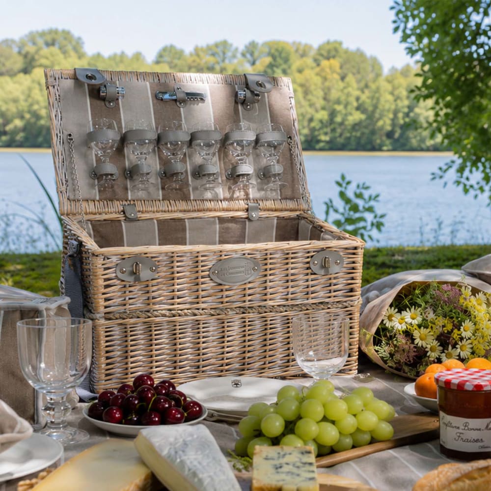 Panier pique-nique en osier chinon 6 personnes avec nappe et glacière - Maisons du Monde