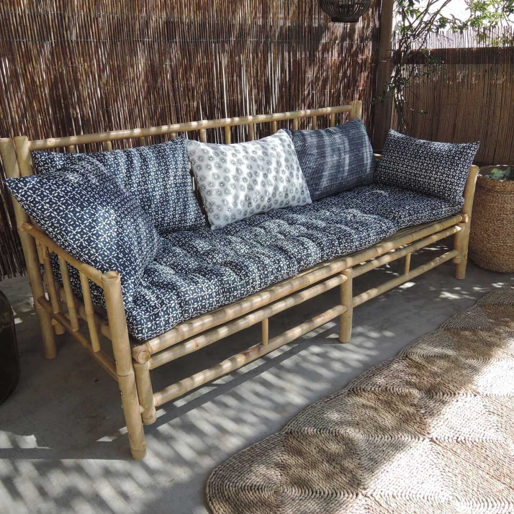 Matelas de sol en coton imprimé block print blanc sur fond bleu