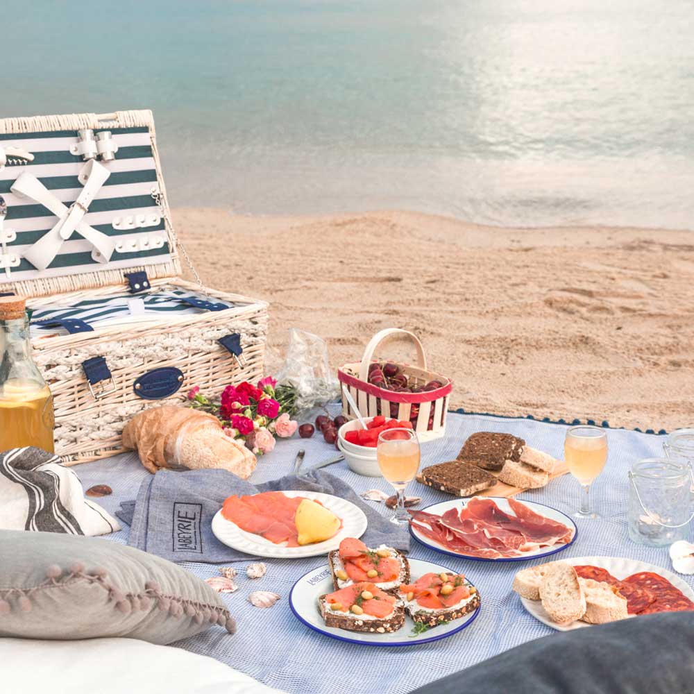 Cesta de picnic de mimbre marine rayas azules para 4 personas - Maisons du Monde