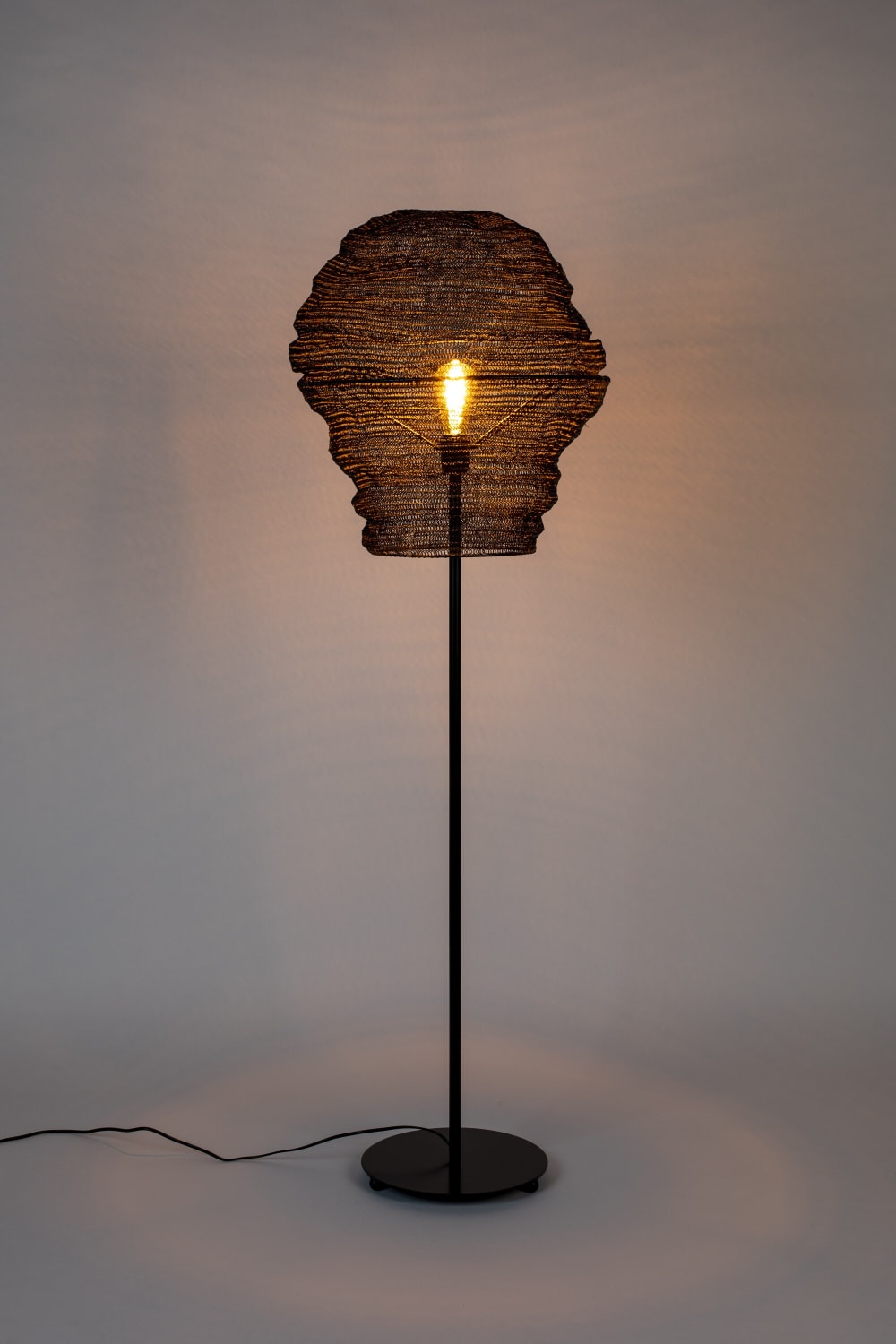 Lampadaire en fer noir - Maisons du Monde