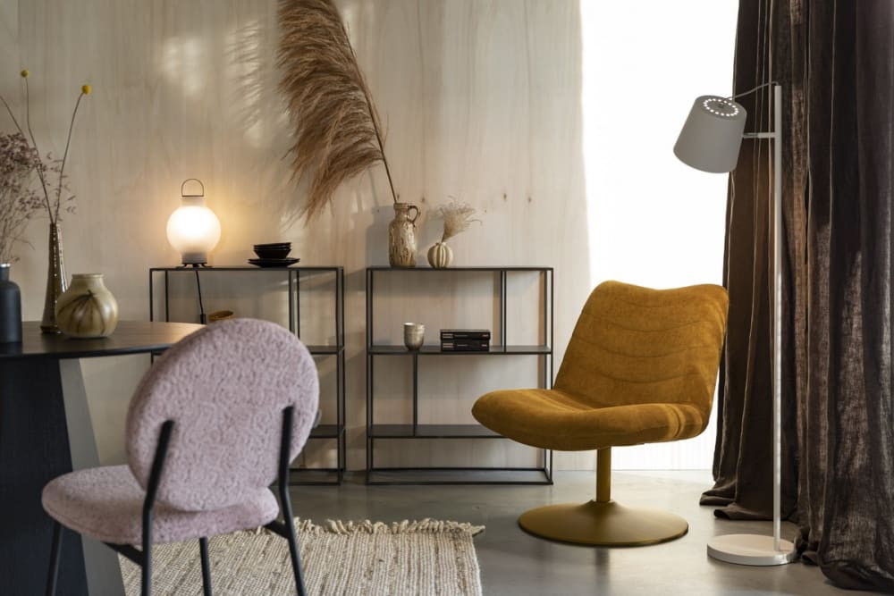 Fauteuil lounge en velours doux jaune