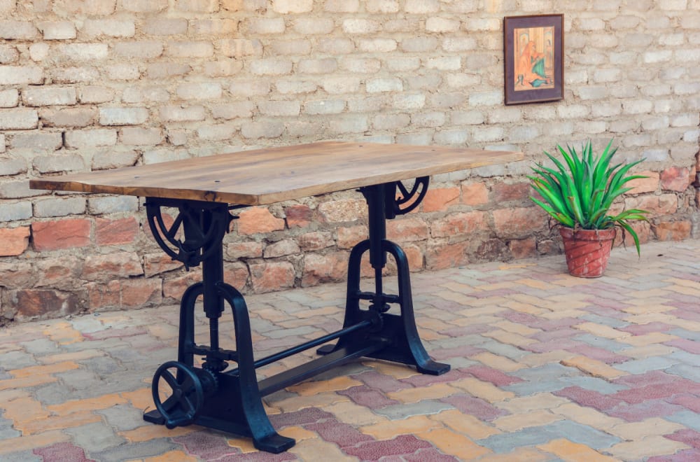 Table en bois massif de style industriel réglable