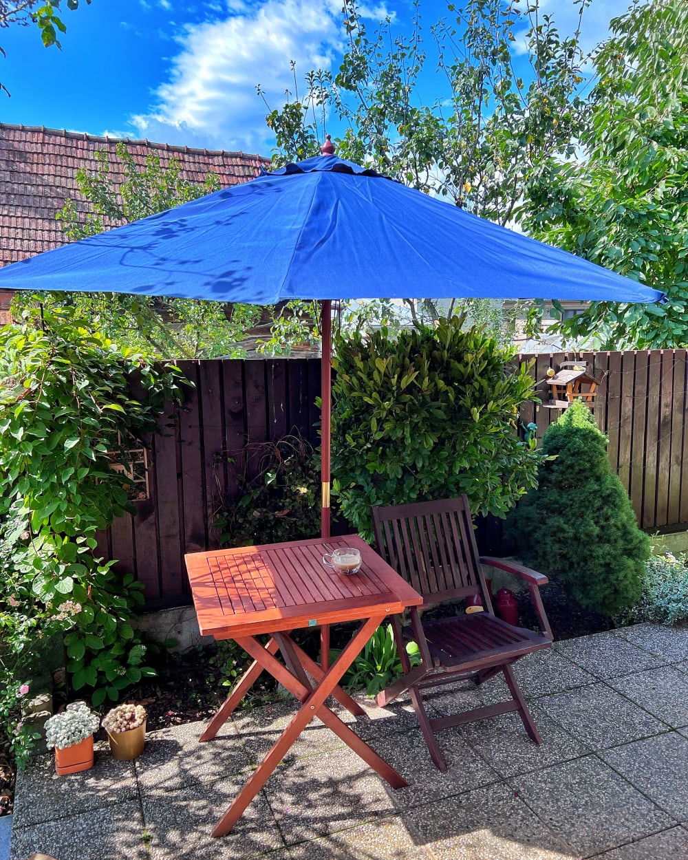 Parasol de jardin en bois avec toile bleu marine D270cm