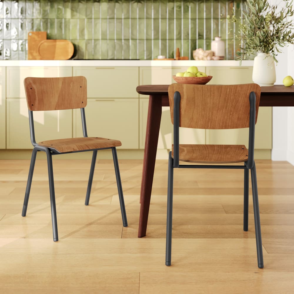 Set aus 2 stapelbaren Schulstühlen aus dunklem Holz - Maisons Du