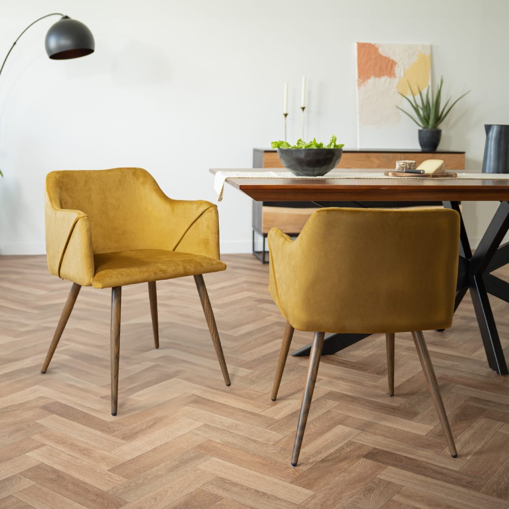 Lot de 2 chaises avec accoudoirs en velours jaune moutarde