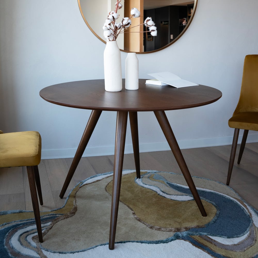 Table ronde 4 personnes en bois foncé finition noyer D105 cm