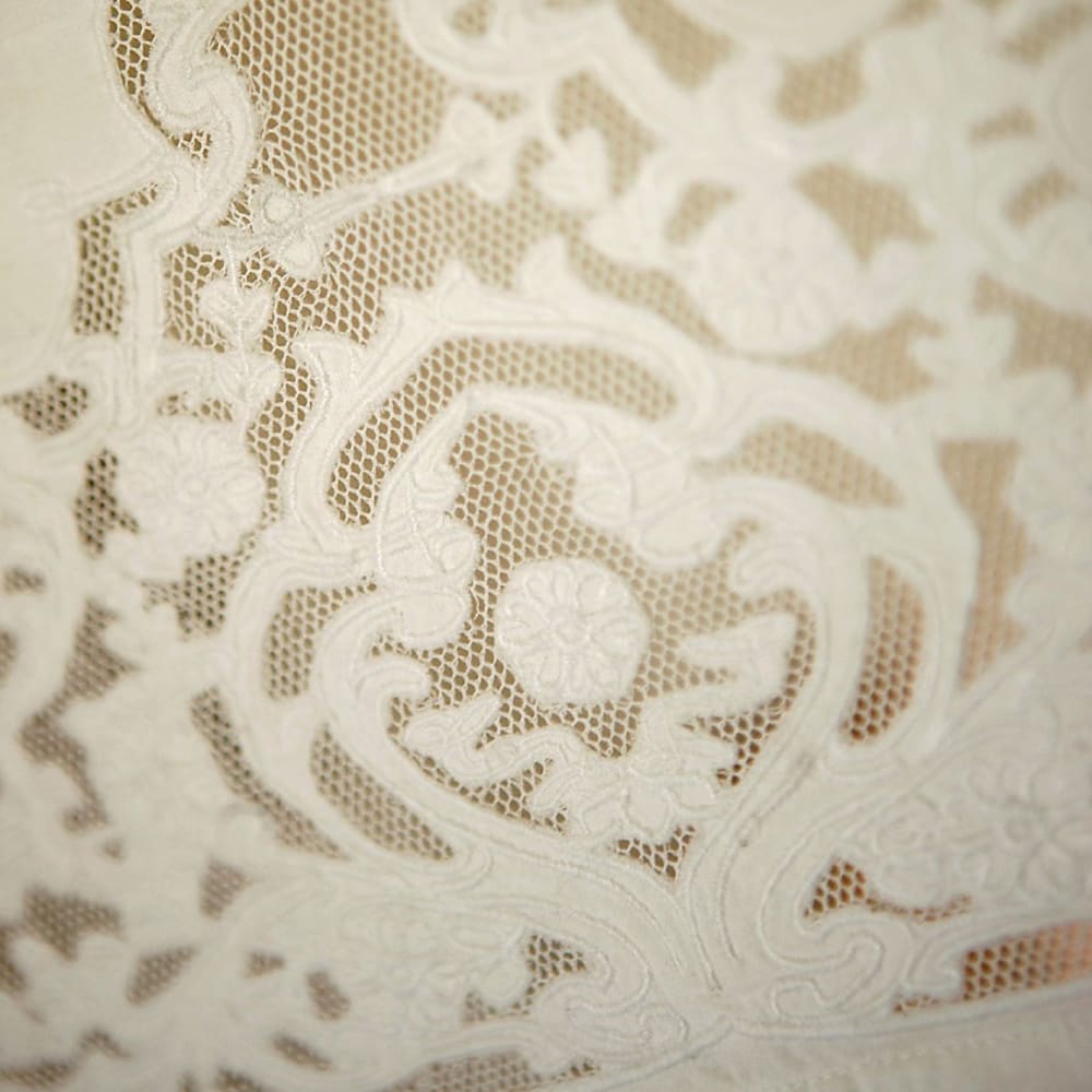 Brise bise en lin blanc et broderies 60X90 CM — vue 3