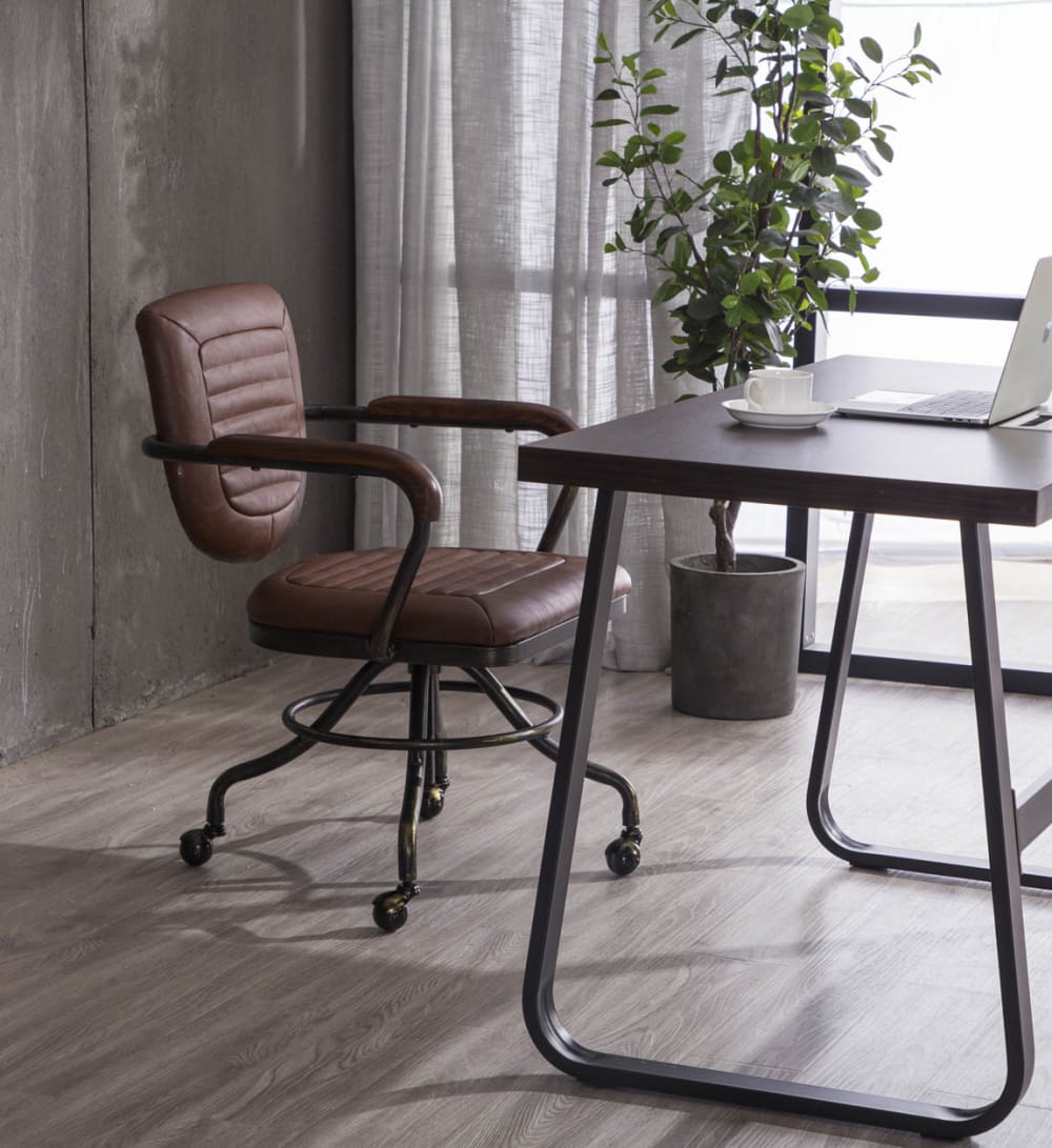 Fauteuil de bureau pivotant en noir et simili cuir marron