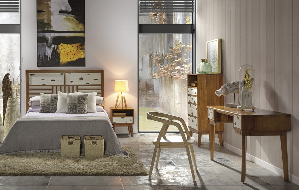 Chaise en bois beige