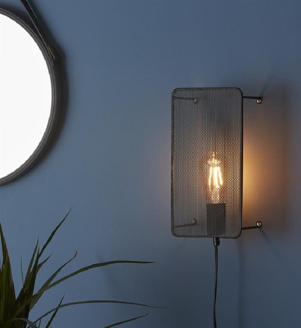 Applique murale intérieure minimaliste en métal noir H30cm - Maisons du Monde