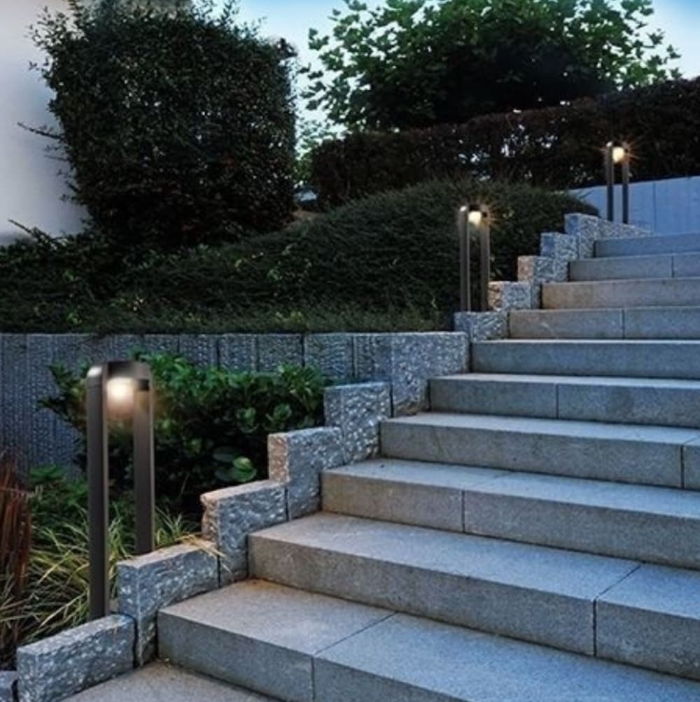 Borne d'éclairage de jardin en aluminium gris H80cm - Maisons du Monde