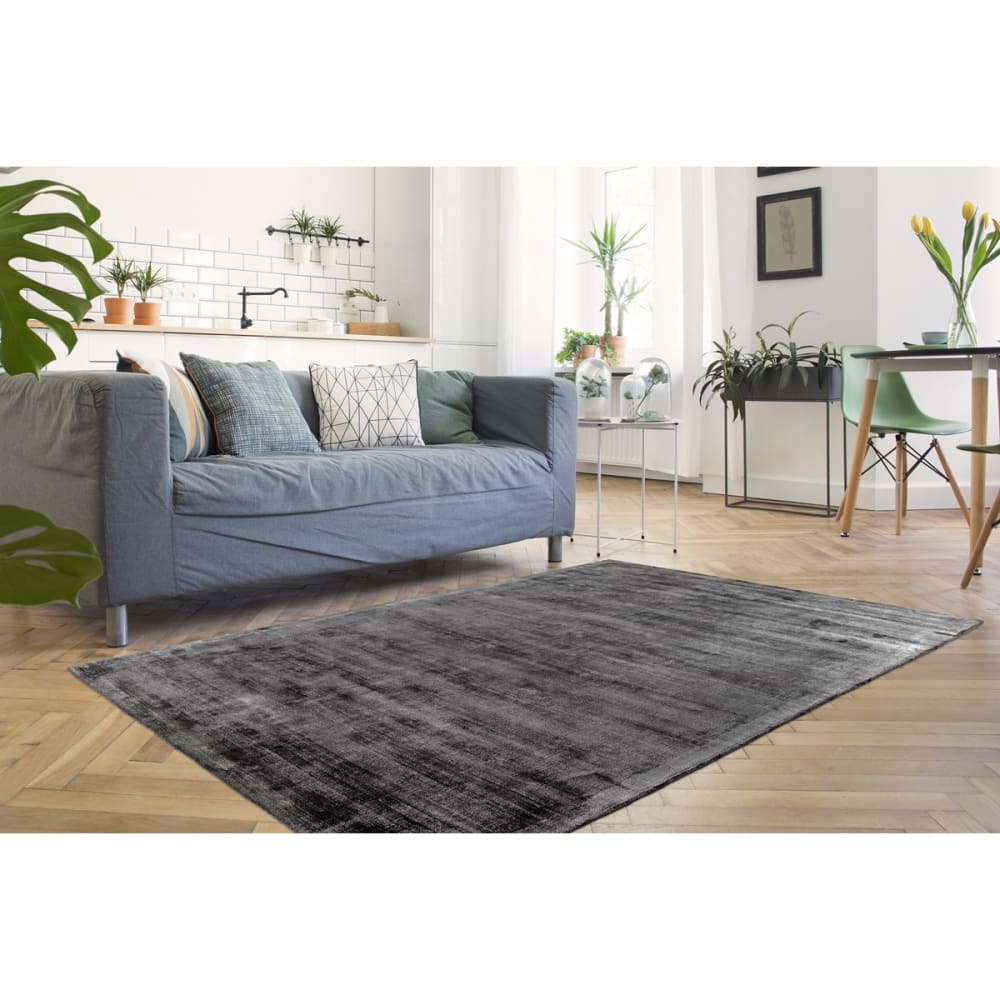 Tapis moderne en soie gris anthracite 120x170 cm - Maisons du Monde