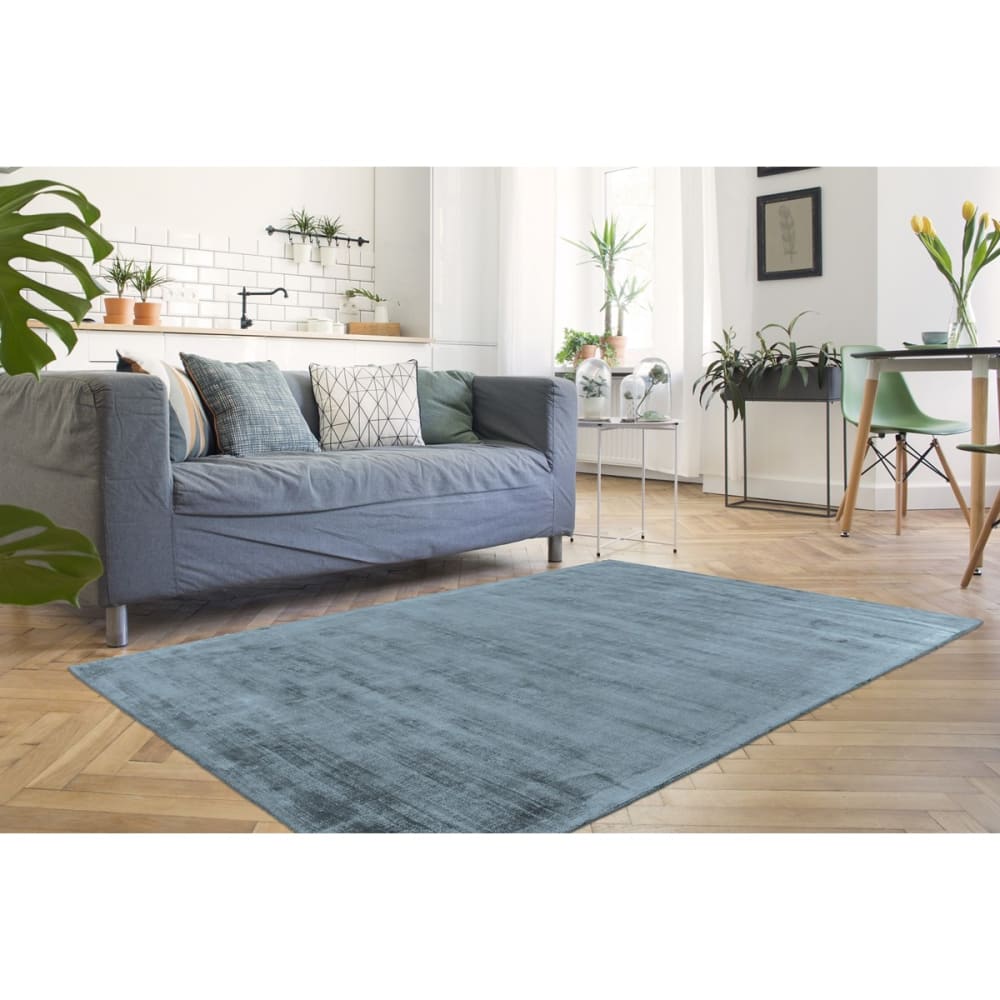Tapis moderne en soie bleu 120x170 cm - Maisons du Monde