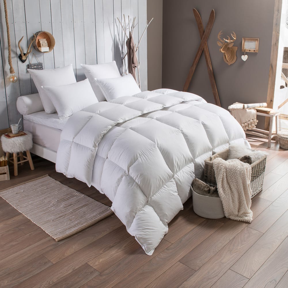 Couette duvet chaude - 90% duvet d'oie 240x260 cm - Maisons du Monde