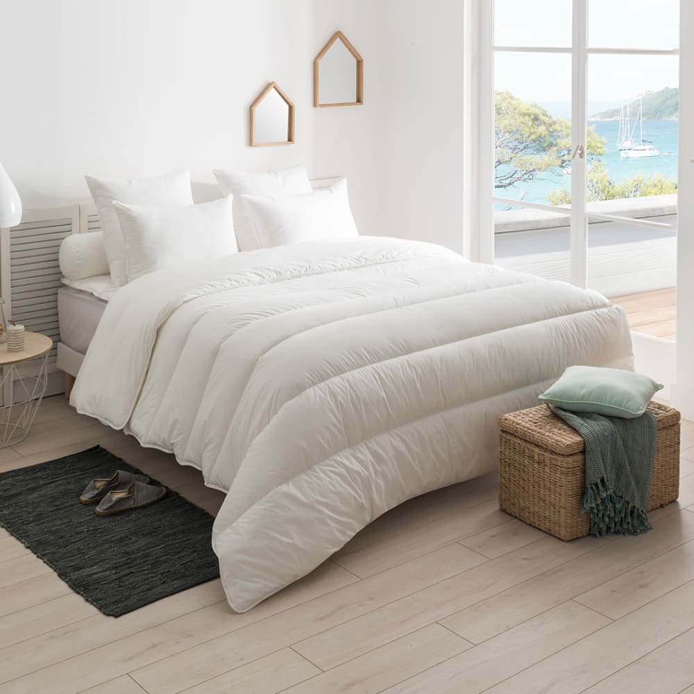 Couette anti-acariens extra légère 200x200 cm - Maisons du Monde