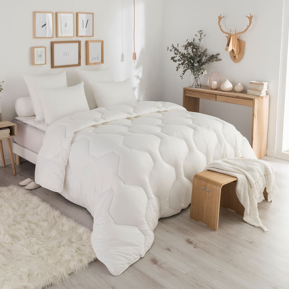 Couette anti-acariens légère 220x240 cm - Maisons du Monde