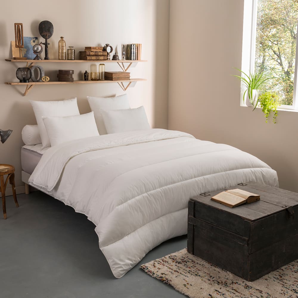 Couette anti-acariens végétal légère 220x240 cm - Maisons du Monde