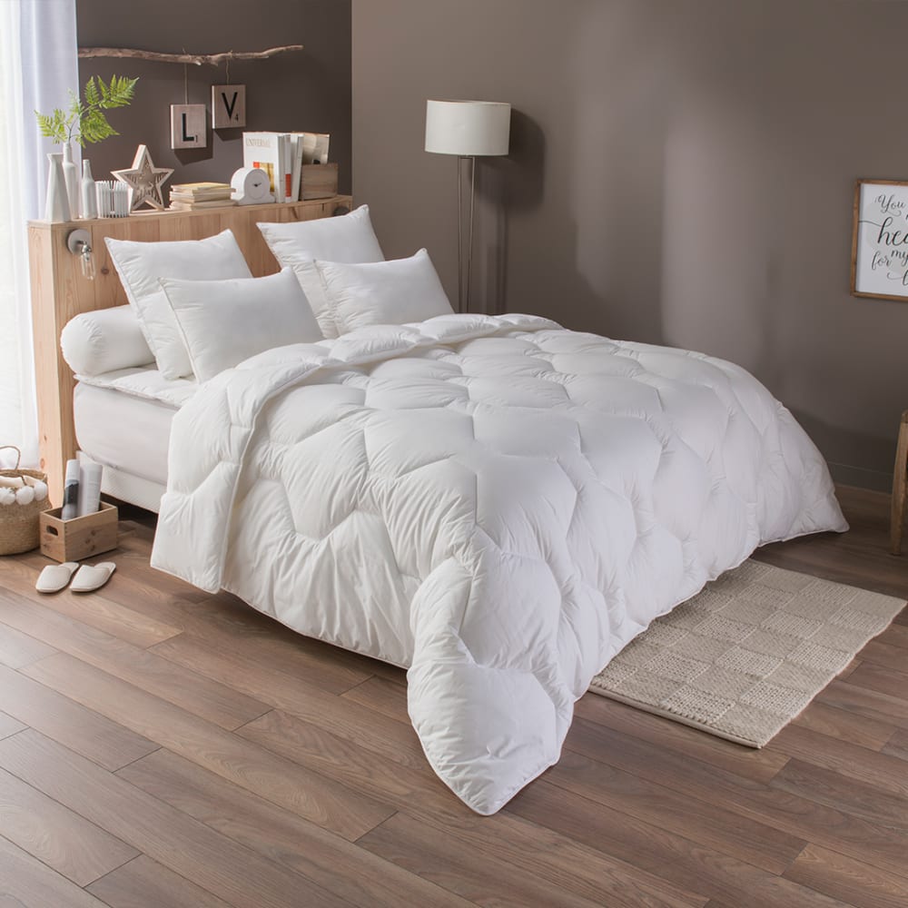 Couette anti-acariens végétal 4 saisons 220x240 cm - Maisons du Monde