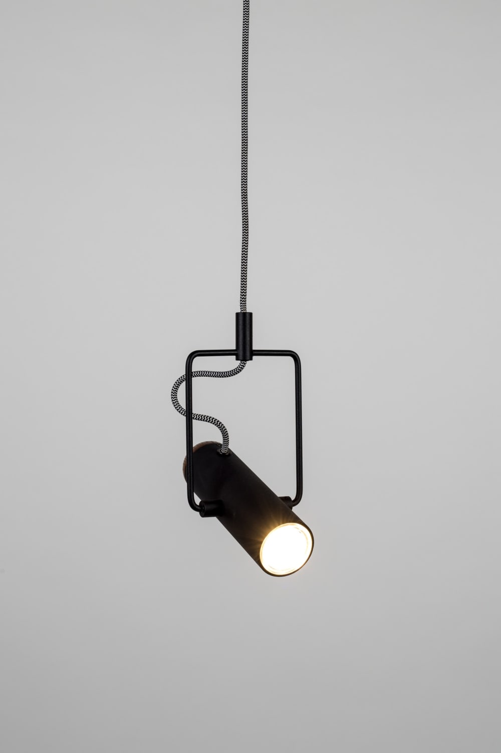 Suspension en métal noir — vue 3