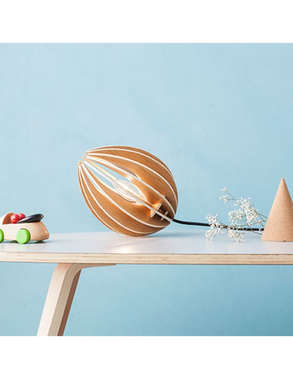 Lampe à poser en bois chêne naturel avec fil noir — vue 3